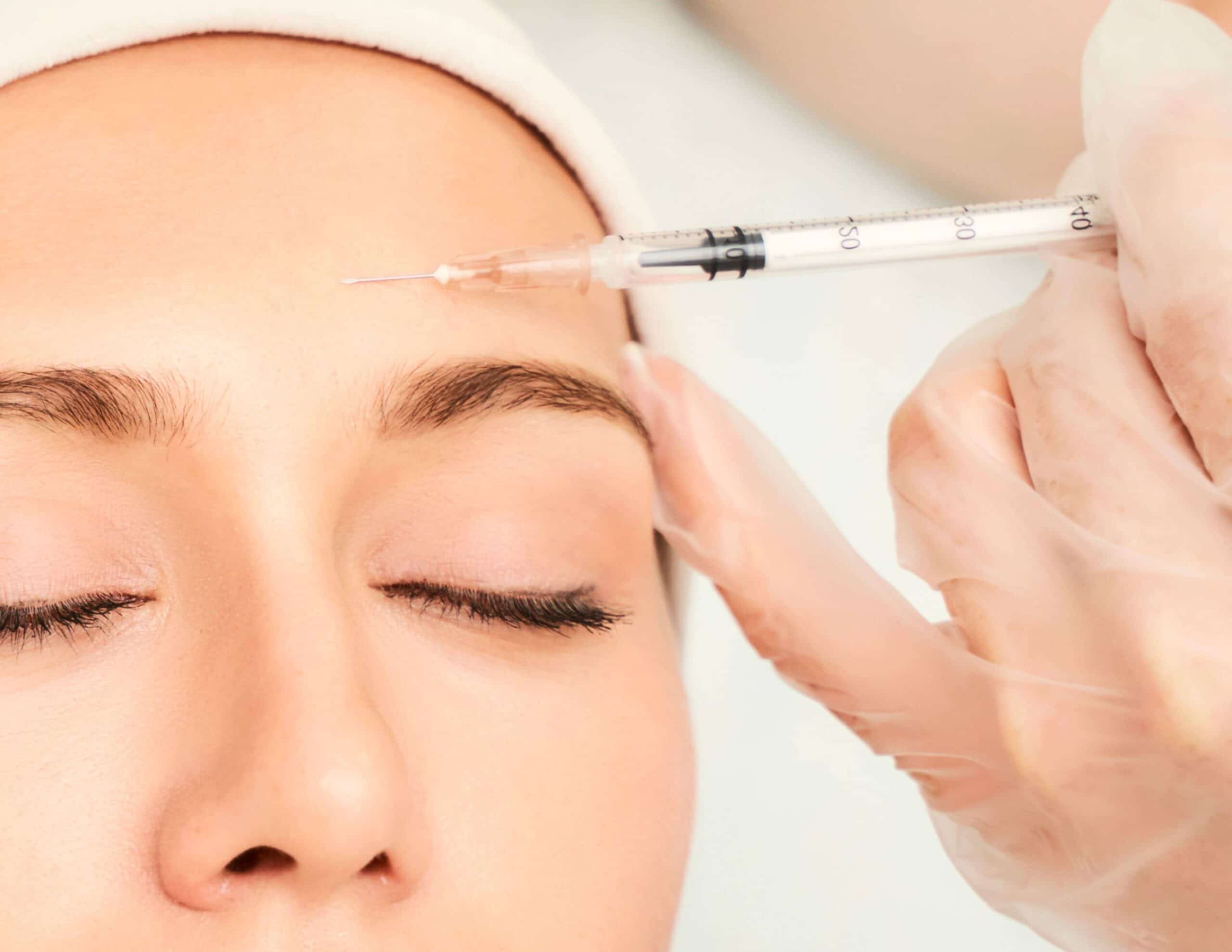 Injections de Botox au niveau du front | Médecine esthétique à Lyon | Dr Rivalier Gérard
