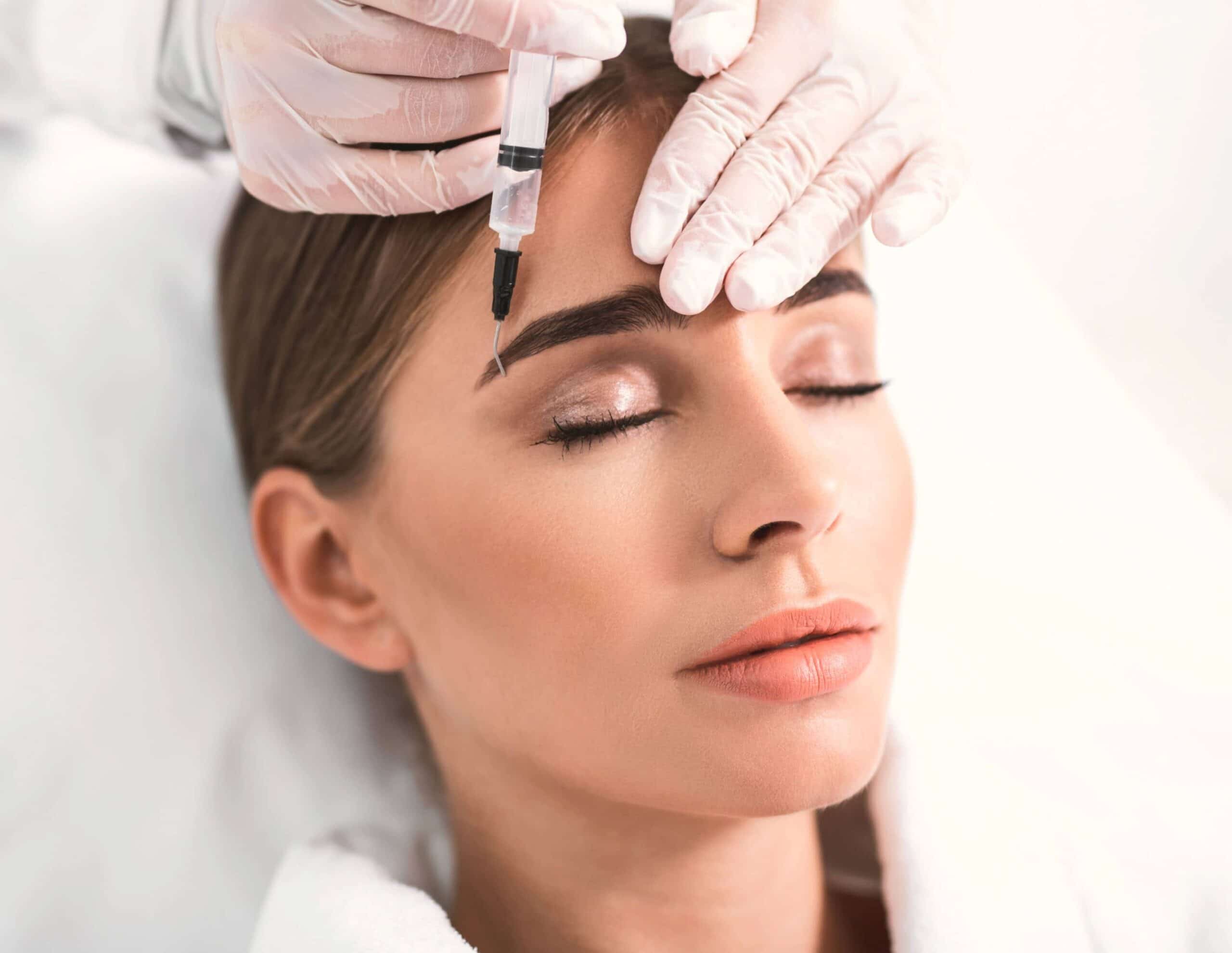Injections de Botox au niveau des sourcils | Médecine esthétique à Lyon | Dr Rivalier