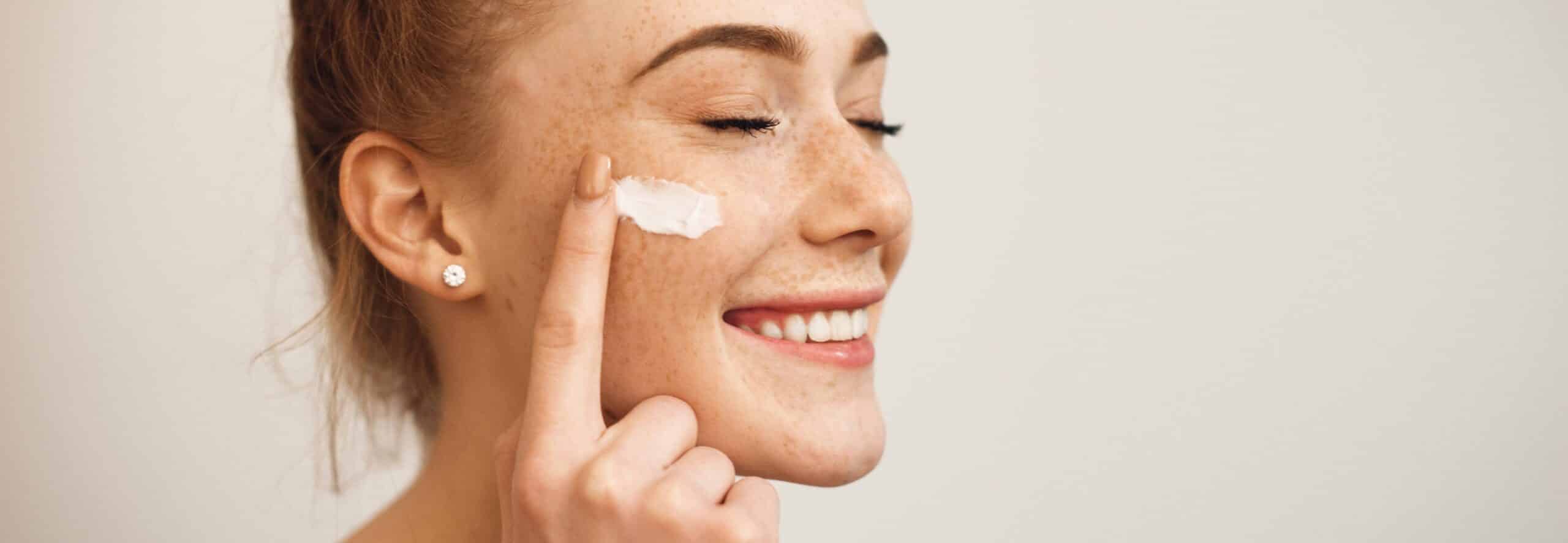 Comment prendre soin de sa peau après un peeling du visage ? | Dr Rivalier | Lyon