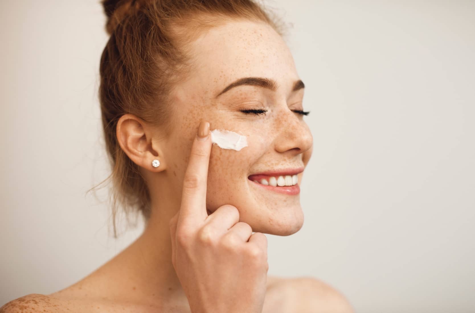 Comment prendre soin de sa peau après un peeling du visage ? | Dr Rivalier | Lyon
