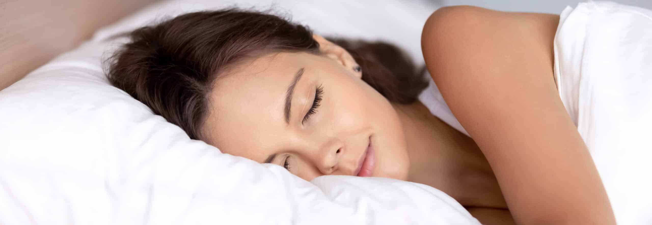 Comment bien dormir après une injection de Botox sur le visage ? | Dr Rivalier | Lyon